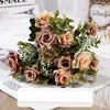 장식용 꽃 카페 인공 실크 흰색 장미 꽃다발 식당 장식 장식 시뮬레이션 롤 에지 장미 가짜 꽃 공장