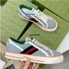 QFG 2023 Classics Designer Sneakers Casual Shoes Sneaker Runner Trainers Platform Shoes Lady Luxurys Chaussures Multicolor Men Women Storlek 35-44