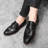 Casual Shoes Handgjorda herrar Slip-On Men's Loafers Luxury Gentlemen's Dress Thick Sole Fashion Designer Suede Moccasins