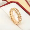 Роскошные кольца Пара дизайнерская карта Версия v Clasp Brivet для женщин с толстым слоем 18K Розового золота.