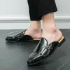 Sapatos casuais semi-escorregadores de verão masculino de couro confortável de fundo macia de festa de moda