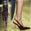 2024 Summer New Fashion Show Metal Button Pointed Ultra High Heel Sandals med grunt munrygg Rem Slim Heel Stora Size Shoes EU43