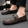 Sapatos casuais homens couro preguiçoso 2024 pães leves de verão de alta qualidade antiskid mocassins