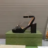 Chaussures de créateurs de sandales à talons hauts classiques mode 100% cuir chaussures de danse pour femmes en cuir sexy talons hauts de mariage metal ceinture boucle épais talons chaussures de femmes grandes 34-43