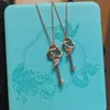 Designermärke TIFFAYSS NEW KEY Series Woven Knot Halsband Kvinnor Små storlek Set med Pink Diamond Rose Gold Lock Bone Chain
