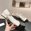 Mary Jane Shoes Women Designer Sukiety Buty Cowhide Suede Okrągłe palce balet sandałowe balet płaski poślizg na mokasynach metalowy metalowa kostka