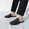 Chaussures décontractées Business Designer Italien Men Half Brand Patent Leather Mens Coiffeur Mules Man Slides Slipper Big Size 38-47