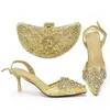 Sapatos de vestido mais recente design feminino italiano e conjunto de bolsas decoradas com sinalizadores de strapolle de shinestone sandálias de saltos elegantes