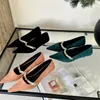 Kleding schoenen lage hiel puntige teen pompen vrouwen suède ketting dun hoog comfort 2024 lente mode elegant kantoor zapatos