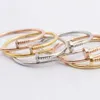 Karren Armband Jian Feng Neues koreanisches Mode Nagelarmband Ring Frauenschraube Schmuckstern Style Multi -Farbe Optionales Geschenk