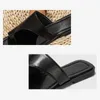 Zapatillas Mujeres de verano sandalias planas planas de la dedo del pie dividido de cuero de cuero de la playa de vacaciones tallado de tacón bajo de verano con caja SZ 36-45