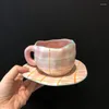 Tassen Untertassen 2024 kreative unregelmäßige keramische handgeknöpfte Tasse kleine Untertassen Set exquisite Nachmittagstee Damen Kaffeetasse Kaffeetasse