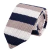 Coules de cou Homme à cravate triangulaire décontractée Triangle Stripe Colliline Homme Tripped Tie Nouveau style britannique Tie serrée Party Tiet420407