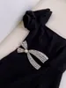 Frühling Sommer schwarzer farbiger Bug Perlen Perlen Kleid Puff Ärmeln Quadrathals -Strass Midi Casual Kleider J4m258471