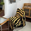 Couvertures Tiger Couverture canapé coussin faux laine en laine tricotée Classic Stripes Châle Office Nap Discus