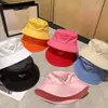 Top de créateur de mode Caps pêcheurs hommes hommes femmes chapeau de seau de seau de soleil d'été chapeau de paille délicat