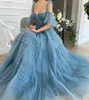 Mooie blauw lang prom -jurken lieverd verfrommelde tule ruches avondjurken uit schouder gelaagde aline feestjurk boog riem4260803