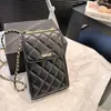 DONNA LAMBSKIN CLASSE CLASSE TRENDY CELLE CELLA CELLA STANTE BLACI BLACO COIN VANITY OUTDOOR USE GOLD HARDWARE GOTTO MATELASSE CATAPOLA CRUSS CRUSSBAG 11X18CM