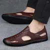 Sıradan Ayakkabı Markası 2024 Yaz Erkekler Sandalet Çıngırak Plajı Yüksek Kalite Orijinal Deri Moda Erkekler