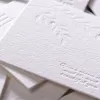 Outros Brincos de cartão de tag de logotipo em relevo de folhas brancas