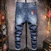 Jeans masculin pour hommes jeans chinois Style chinois brodé graffiti street trous hip-hop ultra-mince pantalon denim effilé