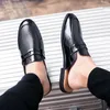 Повседневная обувь Tenis Masculino Men Loafers Кожаные мокасины скользит на мужском открытом платье вечеринка мужские квартиры