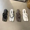 Slippers 2024 Été Chunky Talons Femmes Slipper Fashion Split Toe Slip on Flip Flop Mid Talon Casual Beach Slides Tabi Ninja Sandales