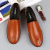 Casual schoenen Echte lederen mannen Hollow Out Loafers Summer Man Mocassins Ademend slip op klassieke zakelijke flats