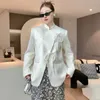 Giacche da donna Giacca bianca in stile cinese 2024 Vintage Satin Jacquard Gloss Stand-up Tiet cravatta per donne lunghe donne crollo