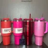 Stanleness US Stock Limited Edition The Quencher H20 40oz Mugs Cosmo Pink Parade Tumblers Isulate Car Cups Termos Saint Valentin Gift Gift Sparkle Starback R7QN