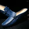 Sapatos casuais Couro masculino com parte superior macia e solteiro em meio chinelos deslizam a condução confortável