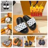 2024 Sandálias de travesseiro de piscina de designer de luxo Casais Slippers Men Women Summer Shoes Fashion Fashion Beach Slippers