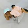 Camionneur de casquette de baseball pour chien pour chien pour petits chiens moyens avec un buisseau de sangle de menton réglable de trou d'oreille