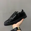 Nya modemän, charmade nitar spik svarta brädskor manliga kausala lägenheter moccasins sport promenad sneakers zapatos hombre