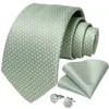 Neck Ties Fashionable 8cm Silk Tie Light Green Neckline for Mens Business Wedding Party Formal Neckline Tie Accessories Handle Chief Cufflinks DiBanGuC240407