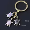 Keychains Lonyards Womens coloré en émail ami voiture Accessoires Accessoires Pack Cat Chog Owl Fish Panda Turtle Rabbit Pendant Q240403