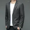 メンズスーツ春秋の男性グレー格子縞のブレザーニットファブリックスリムフィッティングスーツジャケットチェックパターンビジネスカジュアル服装OOTD
