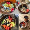 Skålar kreativ träfrukt sallad coco smoothie ramen skål naturlig kokosnöt och sked blandar hälsosamt diet bordsartiklar