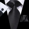 Coules de cou Nouveau design Black Stripe Solid 2022 Nouvelle marque de mode pour hommes Mentime de mariage Tie à la main Gift Coughs Hi-Tie C240412