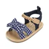 Sandalen Meckior zomer babymeisje schoenen boog plaid babys tuin geboren anti-slip rubberen bodem eerste wandelaars