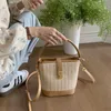 Bolsas de praia de praia Saco de lazer coreano Tito de palha para feminino estilo de férias Fashion Handheld Crossbody Water Bucket