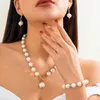 Kedjor 2024 Golden Color Imitation Pearl Pendant CLAVICLE NECKALCE FÖR KVINNA GIRLTER SLICATE HANDBODA BEADED METAL EARRINGS NACKLAMS SET