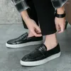 Casual schoenen Spring mode Britse heren zakelijk loafers klassieke ronde teen comfortabel fit retro mannen dik zool leer