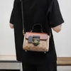 한 어깨와 함께 새로운 프랑스 틈새 패션 디자인의 가을에 여성을위한 고급 유행 및 트렌디 한 가방