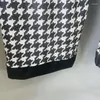 ホーム服のノベルティ2PCSパジャマスーツ格子縞のベロアホームウェアスリープセットカジュアルVネックパジャマ女性親密なランジェリー