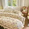 Yatak takımları çiçek baskısı saf pamuklu ev seti dantel kenarı nevresim ile düz sayfa vintage gül yorgan kapakları yastık kılıfları