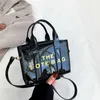 2024 Moda Tasarımcıları Bag Womens Kore Mektubu Bir Omuz Crossbody Moda Çantası Ünlü Marka Çantaları