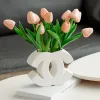 Designer de vaso de cerâmica de luxo Classic Logo Shape White Vase Ins estilo de estilo de vaso floral de alto nível