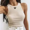 Kvinnor Summer T Shirts Crop Top Sexig Designer Brand Sport Shoulder Black White Tank Casual ärmlösa Backless Tee Shirts Op Ank Ee