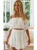 Sommer zweiteiliger Set Bohemian Casual Beach Röcke 2pcs Sets Spitze von Schulterernte und kurzer Faltenrock 240402